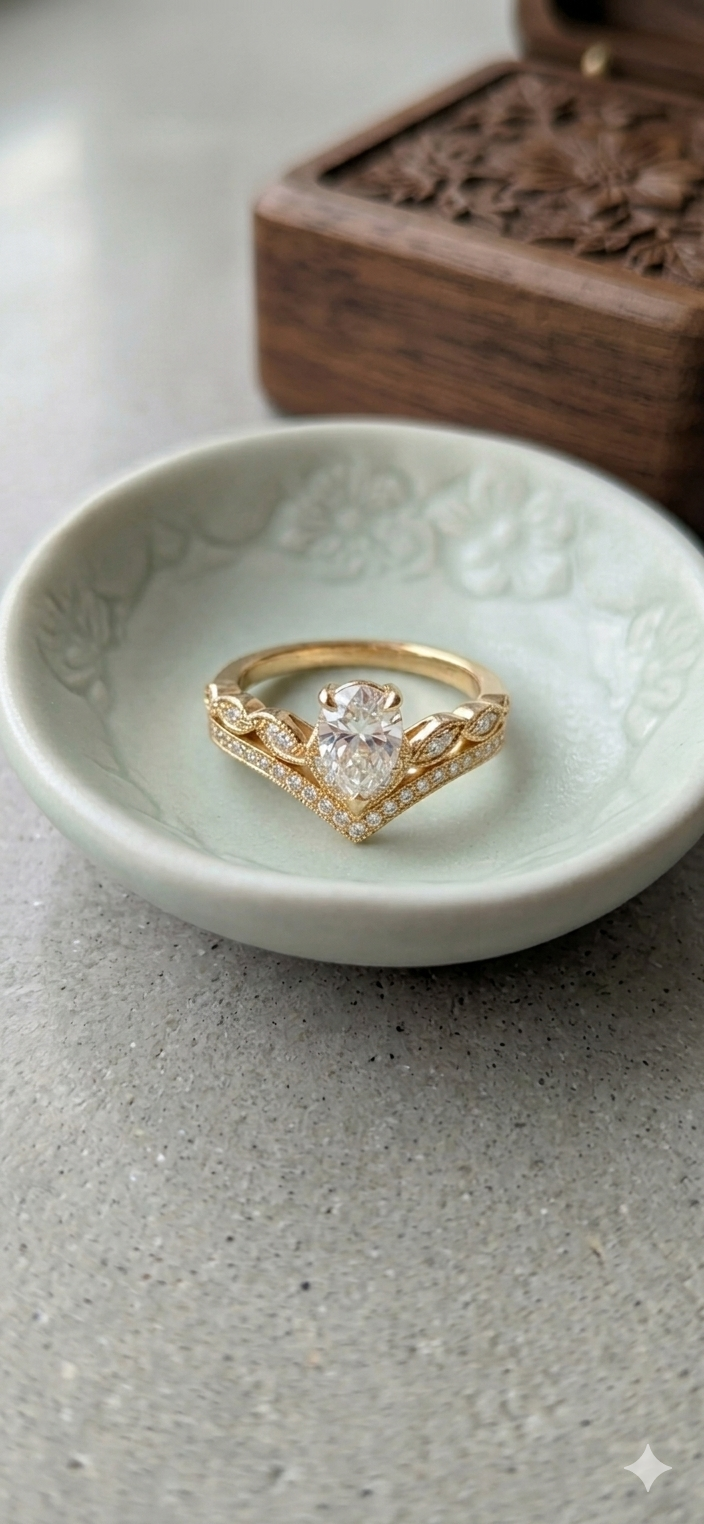 Real zarqoon stone Pear-Cut Diamond Matching Chevron Band Set